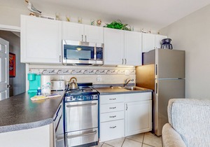Gulf-front condo on the beach with panoramic beach views & pool access