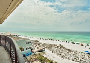 Gulf-Front Condo w/Infinity Pool Access in Destin