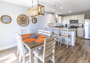 Gulf view, private beach, community pool, walk to shops and restaurants! in Santa Rosa Beach
