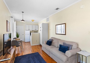 Historic Loft in Downtown AU! LOCATION! Private Parking, Steps to Toomers Corner