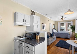 Historic Loft in Downtown AU! LOCATION! Private Parking, Steps to Toomers Corner