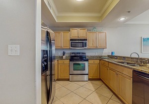 Lovely Gulf front condo w/shared sauna, hot tub, indoor pool, & stunning views