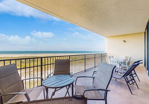 Lovely Gulf front condo w/shared sauna, hot tub, indoor pool, & stunning views