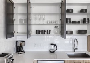 Luxe West Loop Studio w/Gym, Pool, Coworking, walk to UIC, by Blueground in Chicago