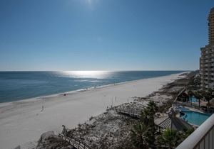 "Million Dollar View"-Chairs/Umbrella on beach provided/March1st - October 31st!