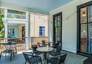 Mins from Downtown & Dining, Dauphin Darling 3 & 4