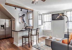 Mins from Downtown & Dining, Dauphin Darling 3 & 4