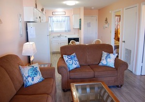 Newly decorated with a beautiful view of the Lagoon!