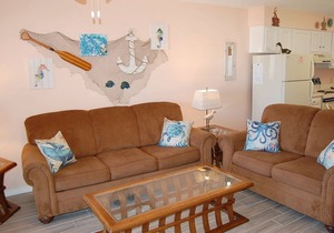 Newly decorated with a beautiful view of the Lagoon!