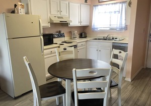 Newly decorated with a beautiful view of the Lagoon!