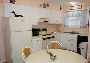 Newly decorated with a beautiful view of the Lagoon!