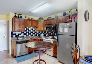 Oceanfront Condo at Plantation East - Shared Pools, Hot Tubs, Tennis, AC & WiFi