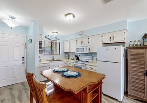 Partial lagoon-view charming condo with beach access minutes away