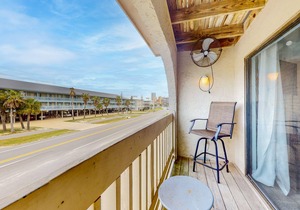 Partial lagoon-view charming condo with beach access minutes away