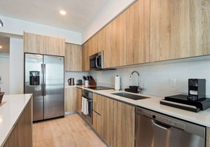 Pool + Bay Views! Lush 1 Bdrm Condo in Miami