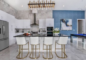 Posh Home w Sci-Fi Theme BR, Arcade, Theater, Game Loft, Spa Pool - Near Disney