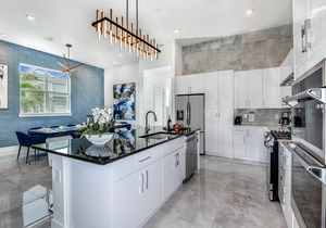 Posh Home w Sci-Fi Theme BR, Arcade, Theater, Game Loft, Spa Pool - Near Disney
