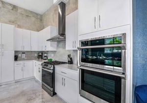 Posh Home w Sci-Fi Theme BR, Arcade, Theater, Game Loft, Spa Pool - Near Disney