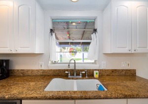 PRIVATE Beach House, Very Close to Beach 204. Newly updated, Best Value!