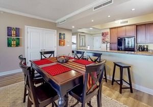 Sixth-floor condo with pool & hot tub - chairs and umbrella available for beach