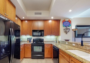 Sixth-floor condo with pool & hot tub - chairs and umbrella available for beach