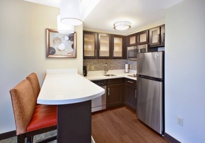 Spacious Suite | 24-Hour Business Center, Fitness Center + Free Daily Breakfast in Mayfield Heights