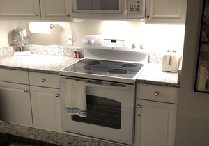 Studio condo - beautiful side-view of the Gulf!