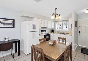 Summer Sun Beach Walking Distance 2 bedrooms, 2 bathroom, 2 Pools