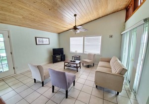 The Summer House - All in Crescent Beach