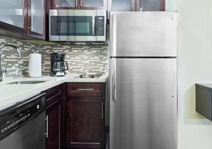 Vacation Getaway! Near Airport, Shuttle, Kitchen, Breakfast