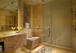 Your Next Getaway is Here! 2 Gorgeous Rooms, Outdoor Pool, Near Downtown Miami!