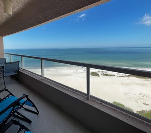 Crescent Beach Club 