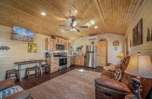Fort Payne Cabin | 50 m² Cabin ∙ 2 bedrooms ∙ 4 guests