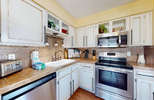 Gulf Shores Condo | Adorable Condo w/Pool and Beach Access Sleeps 5