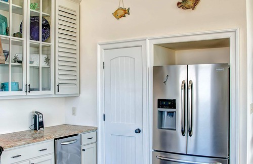 Dauphin Island House | Beachfront bay and gulf , lookout and pier , crab traps , fishin poles !