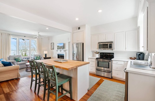 Dauphin Island House | Beautiful home with gorgeous bay view!