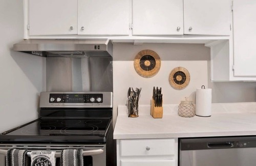 Mobile House | Central Midtown Cottage