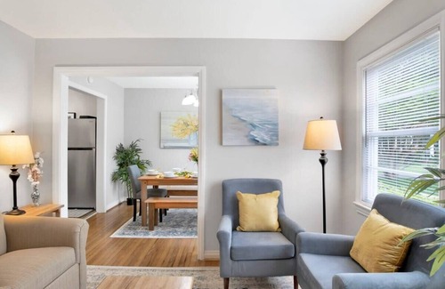 Mobile House | Central Midtown Cottage