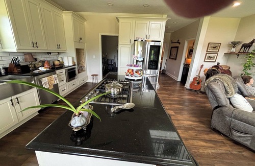 Ragland House | Cozy 4-bedroom barn with AC and WiFi in lovely Ragland. Unwind and enjoy.