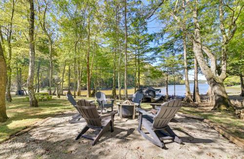 Cherokee Apartment | Cozy Couples Retreat on Pickwick Lake with Hot Tub