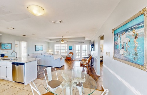 Dauphin Island House | Dog-friendly beachfront home with spacious deck, amazing views of the Gulf