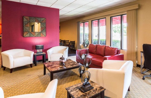 Homewood Hotel | Econo Lodge - Oxmoor