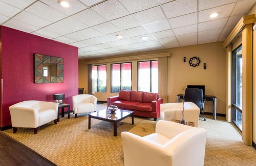 Homewood Hotel | Econo Lodge - Oxmoor