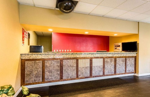Homewood Hotel | Econo Lodge - Oxmoor