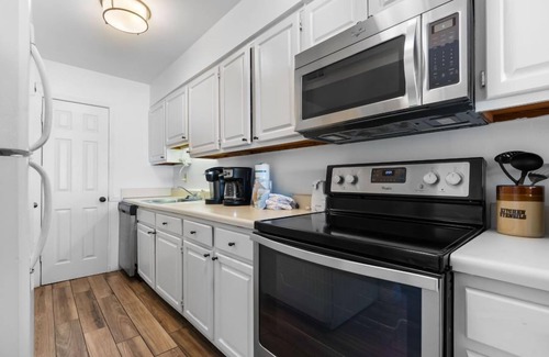 Gulf Shores Condo | Edgewater 41 -Beach~ Food~ & True Southern Hospitality! Discover why Gulf Shores