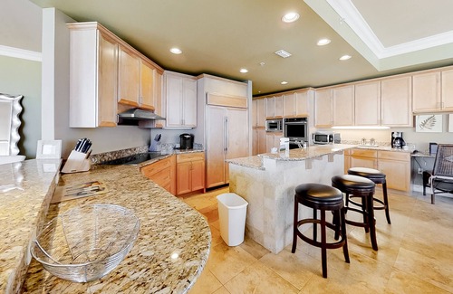 Ono Island Condo | Elegant, Gulf-Front Condo w/Large Balcony, Beach Access & Shared Pool/Gym