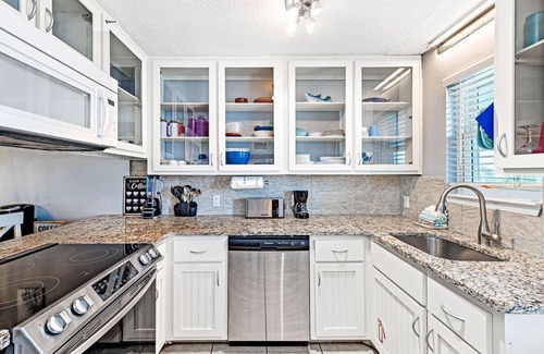 Gulf Shores Condo | Fantastic Rates! BOOK NOW AND SAVE!*RENOVATED NEW BEDS with POOL* 2BR/1BA*