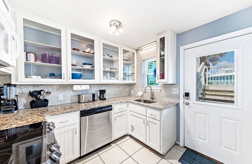 Gulf Shores Condo | Fantastic Rates! BOOK NOW AND SAVE!*RENOVATED NEW BEDS with POOL* 2BR/1BA*