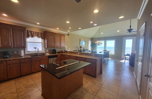 Gulf Shores House | Gulf Shores - Directly on the Beach - Luxurious House for Families and Friends