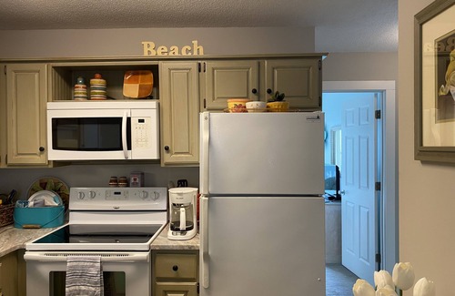 Ono Island Condo | Gulf side clean renovated two bedroom condo available fall/winter